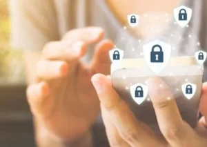 hands-phone-padlocks-shutterstock_1005763789-1-400x284jpg » HCi Woman holding a phone with padlock images to symbolise fraud protection and online security